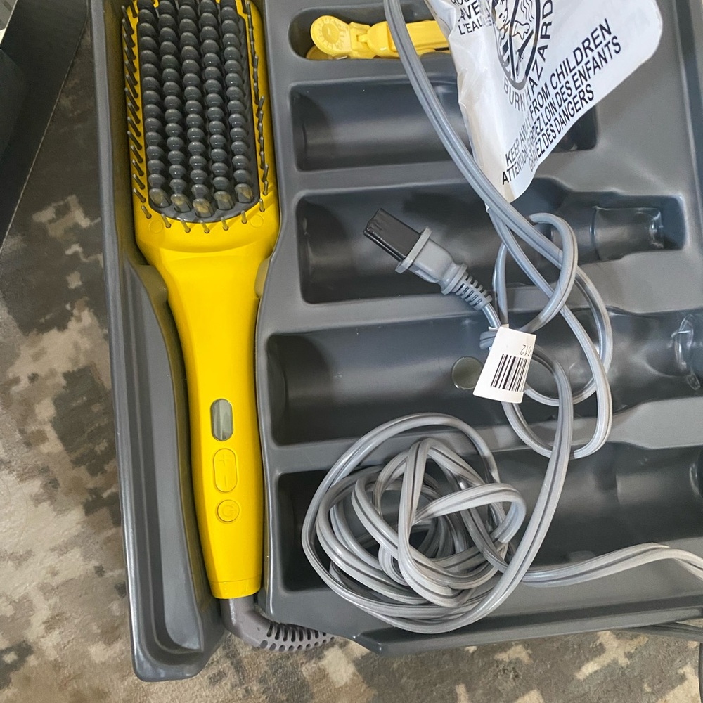DryBar The Brush Crush NIB and hair clips - Picture 4 of 5